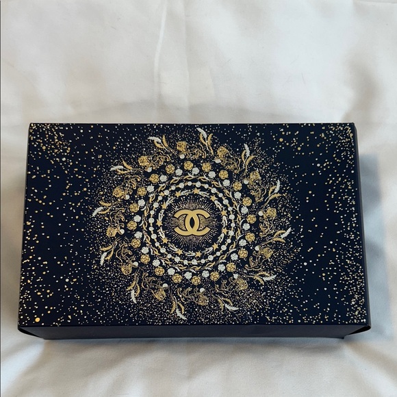 Chanel Beauté Navy Blue Tweed Cosmetic Pouch - Gold VIP Gift NEW in Box - Picture 6 of 10